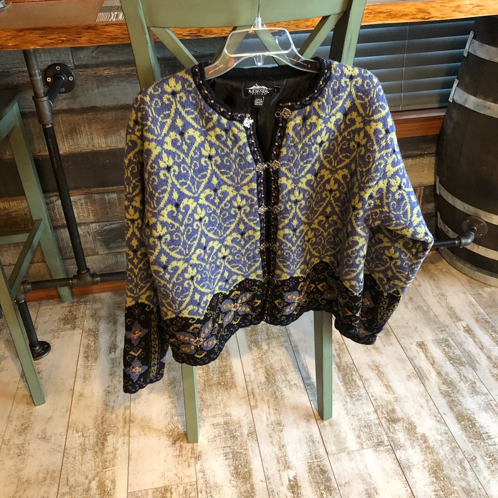 ICELANDIC SWEATER SIZE L USED.